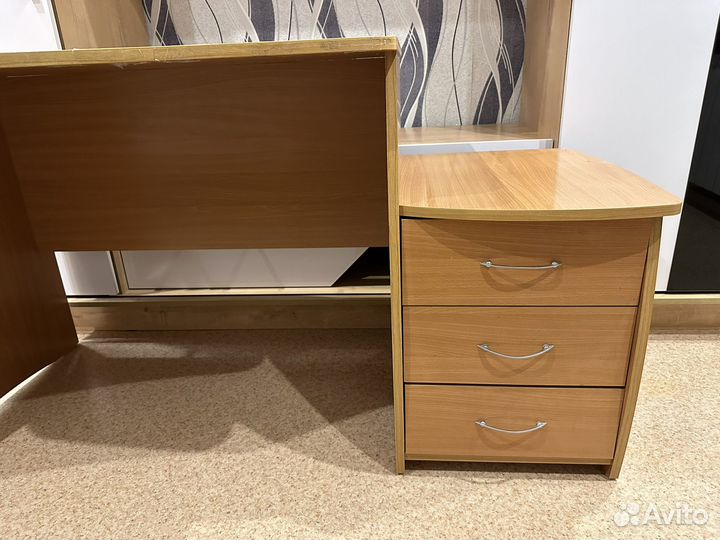 Компьютерный стол