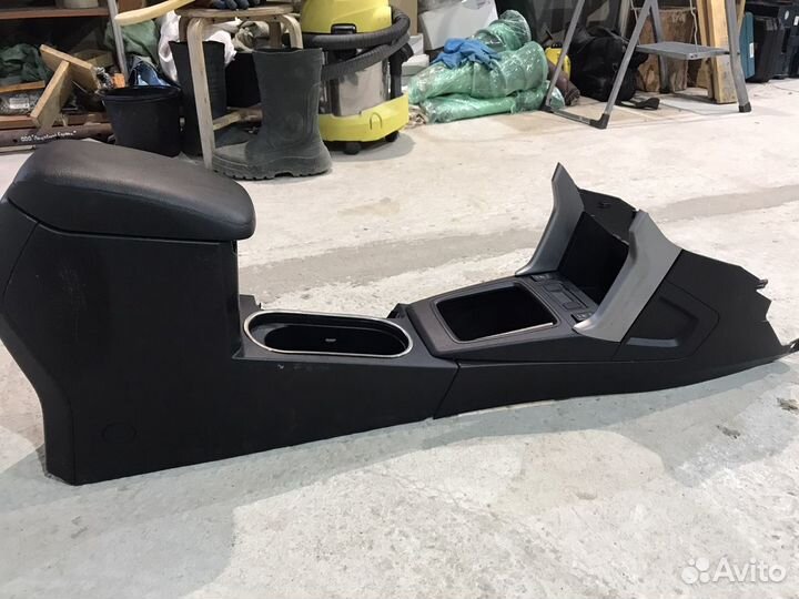 Консоль с подлокотником Subaru Forester 4 13г