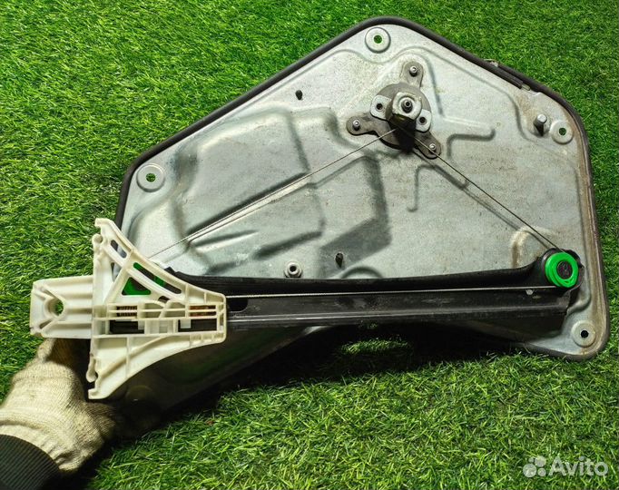 Стеклоподъемник электр. задний правый Skoda Yeti