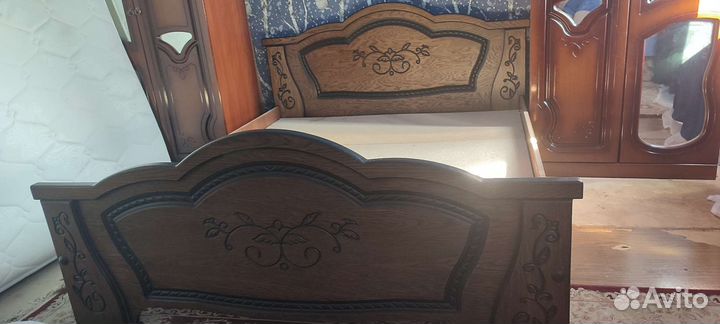 Кровать двухспальная с матрасом 160 200