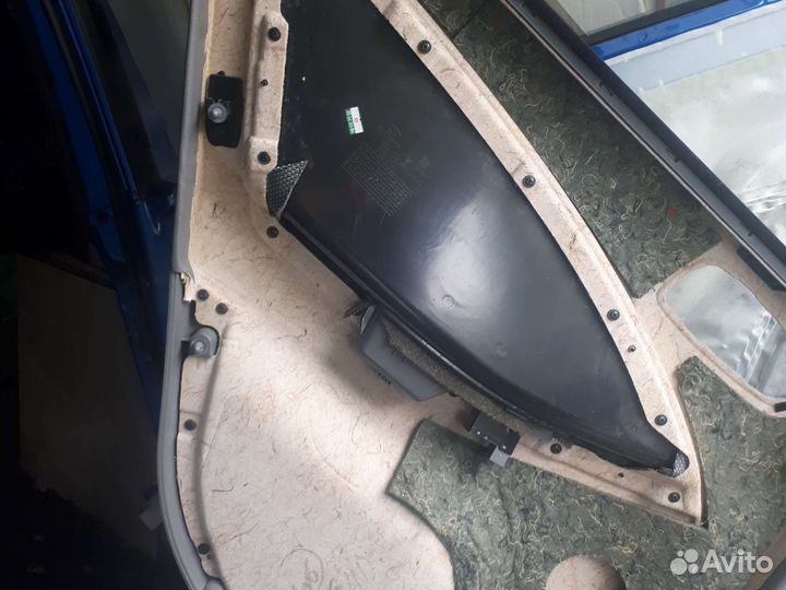 Обшивка двери зад-й правой на шевроле лач-и хечбек