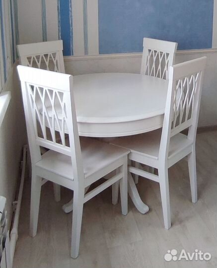 Кухонный стол и стулья