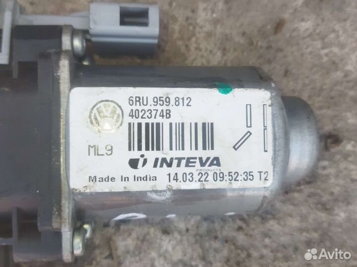 Моторчик стеклоподъёмника левого заднего VW Polo