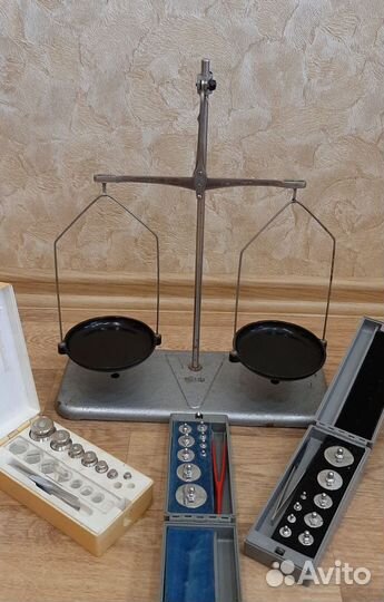 Весы лабораторные бу и 3 комплекта гирь