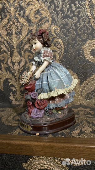 Статуэтка кукла