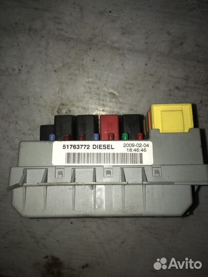 Блок предохранителей Fiat Doblo 51763772