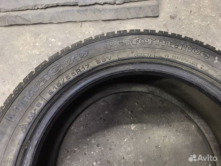 Goodyear UltraGrip Performance 215/55 R17