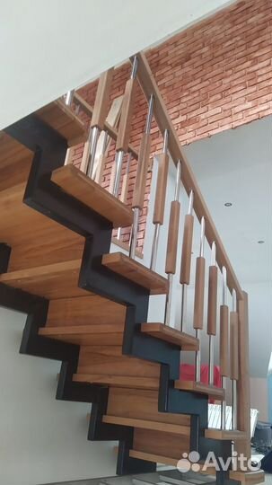 Изготовление деревянных лестниц на металлокаркасе