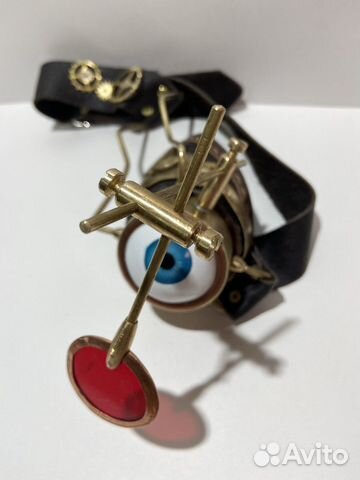 Монокль с глазом