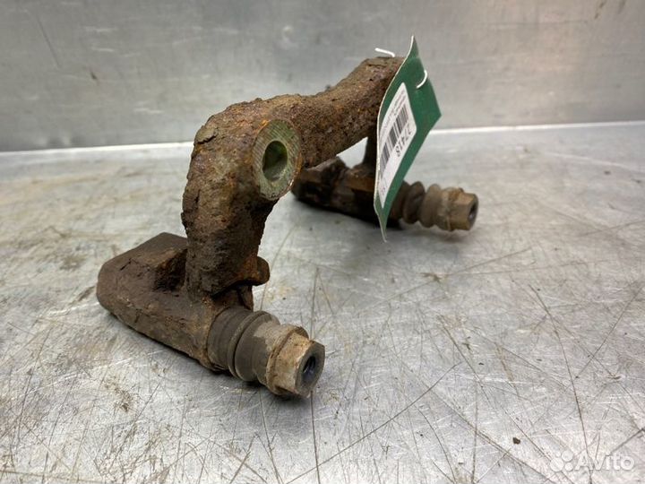 Скоба суппорта заднего левого Volkswagen Bora