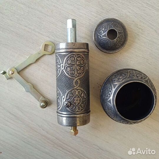 Ручная мельница кофемолка турецкая