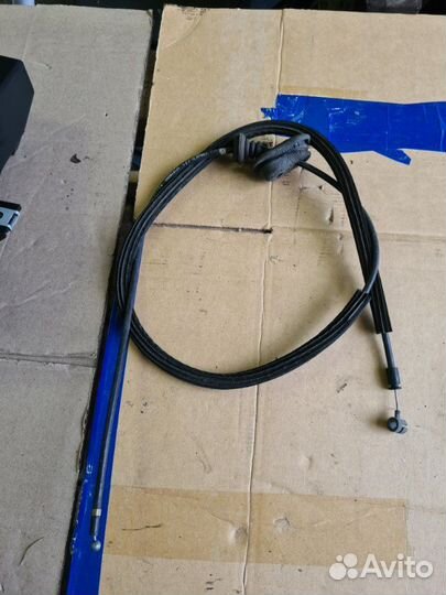 Трос замка капота Volkswagen Tiguan 2010