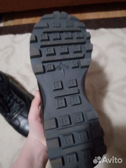 Продам кроссовки