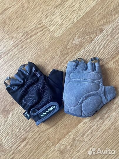 Спортивные перчатки