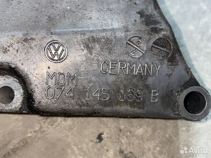 Кранштейн 07414516В Volvo V70 2.5tdi