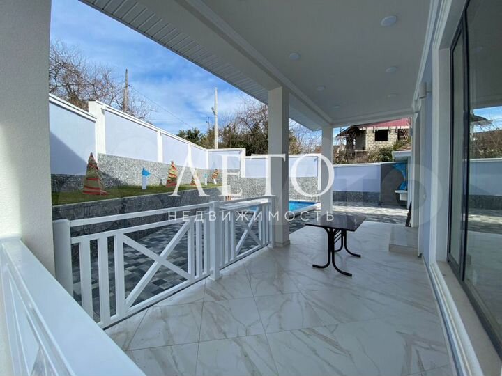 Дом 210 м² на участке 5 сот.