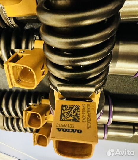 Насос-форсунки Volvo D9 RVI DXi11 21582103