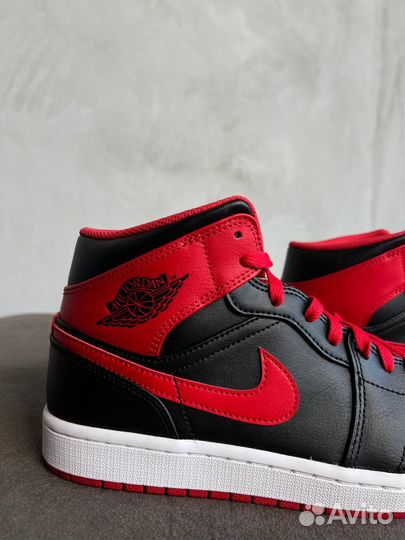 Кроссовки Air Jordan 1 Mid alternate bred