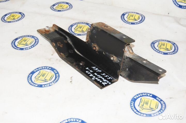 Кронштейн подножки верхней правый 9416604631 merce