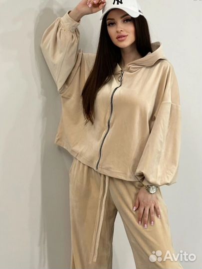 Костюм женский спортивный