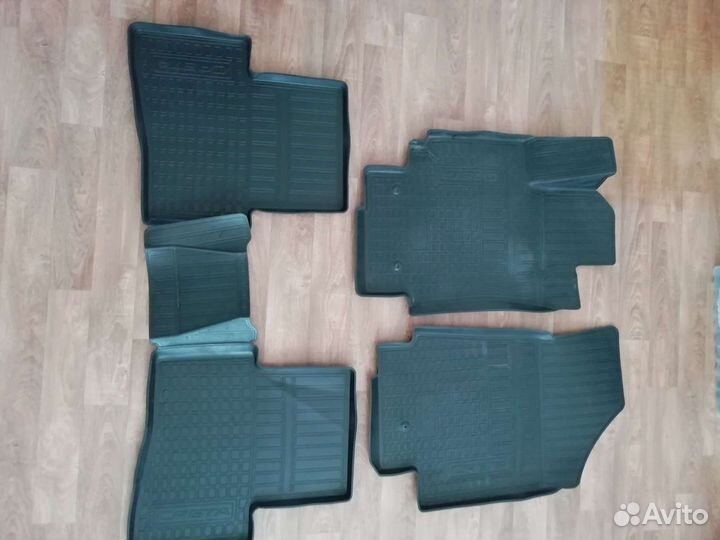 Автомобильные коврики резиновые