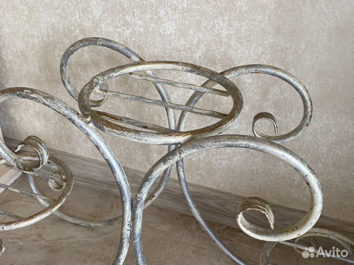 Подставка под цветы