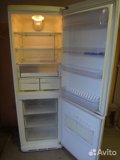 Холодильник аристон