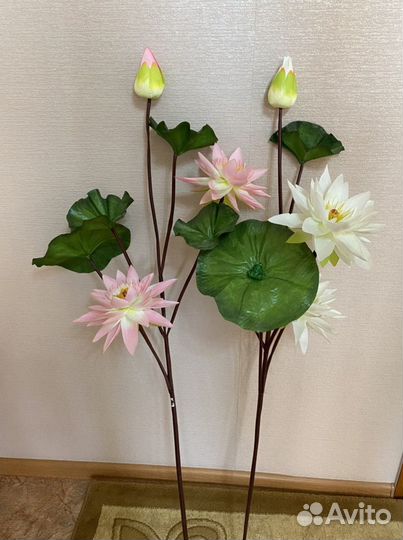 Напольные вазы в интерьере гостиной с цветами (70 фото)