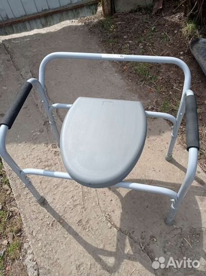 Стул-кресло инвалидное с санитарным оснащением
