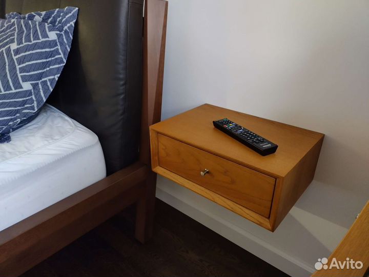 Подвесная прикроватная тумба из дуба mid century