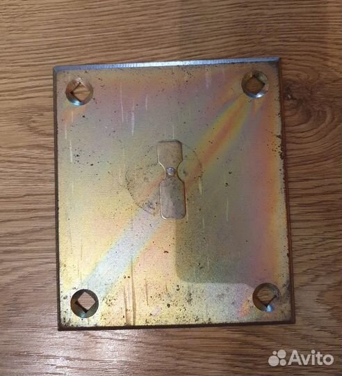 Дверная накладка от накладного замка