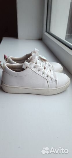 Кроссовки на девочку 25р