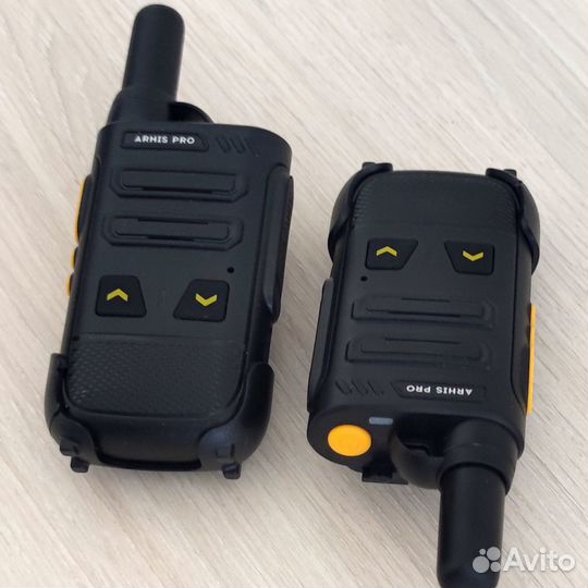 Компактные рации для официантов и охраны в клубах