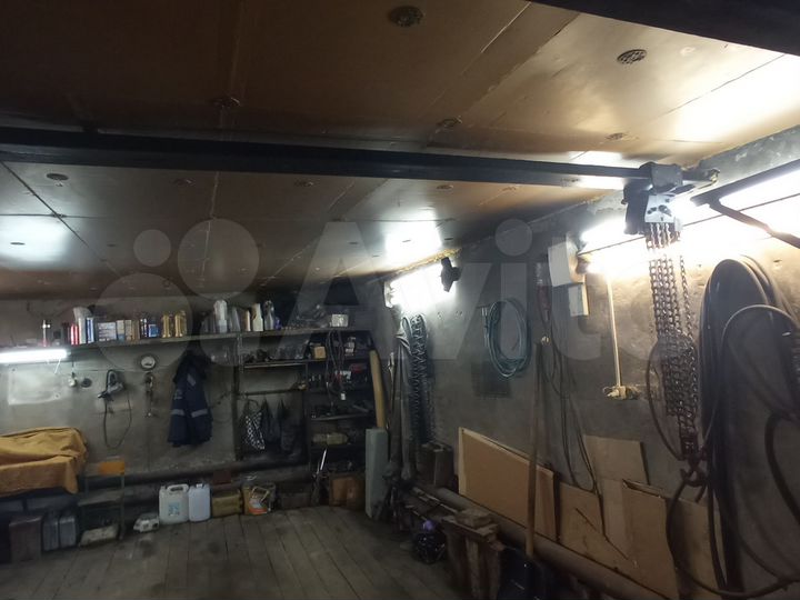 Гараж, > 30 м²