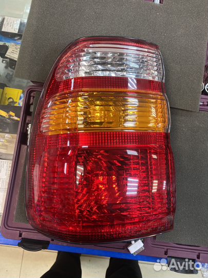 Фонарь Тоета Land cruiser100