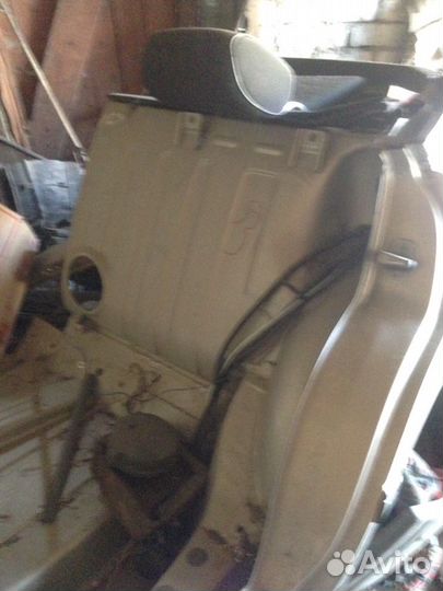 Задняя часть Mercedes Benz 230 кузов 124