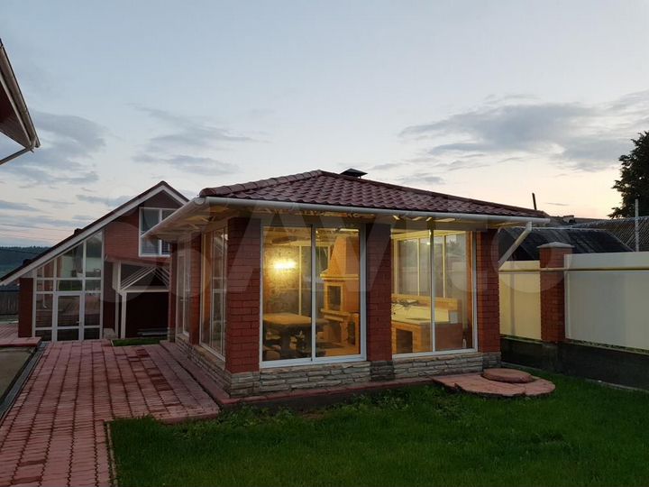 Коттедж 200 м² на участке 13 сот.