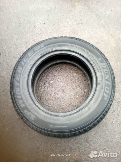 Dunlop SP Winter Ice 01 215/70 R16