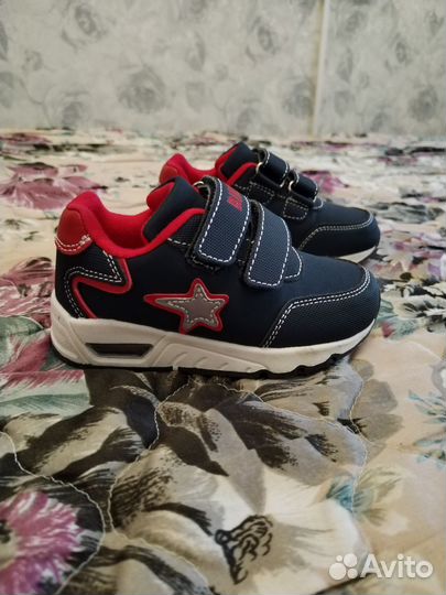 Кроссовки детские