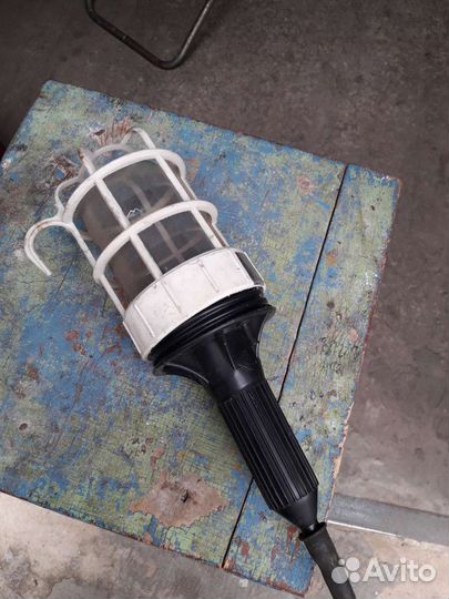 Светильник переносной, в гараж