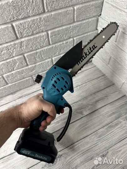 Аккумуляторная мини пила makita