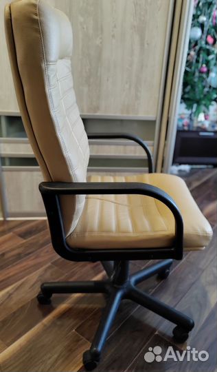 Компьютерное офисное кресло