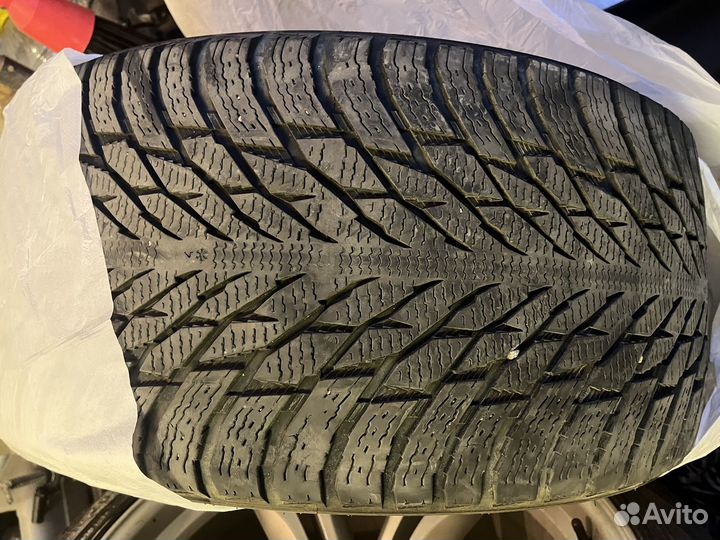 Nokian Tyres Hakkapeliitta R3 275/35 R20