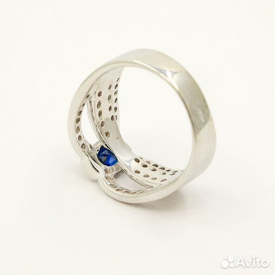 Золотое кольцо 750 пробы с сапфиром и бриллиантами
