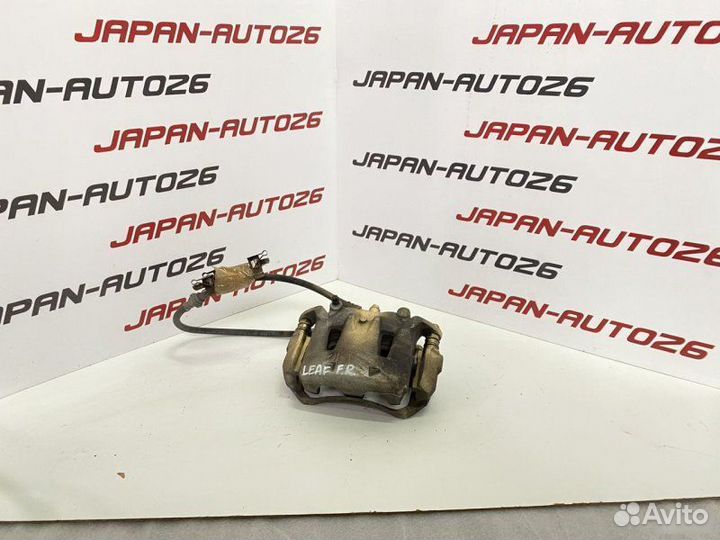 Суппорт передний правый Nissan Leaf ZE0 EM61