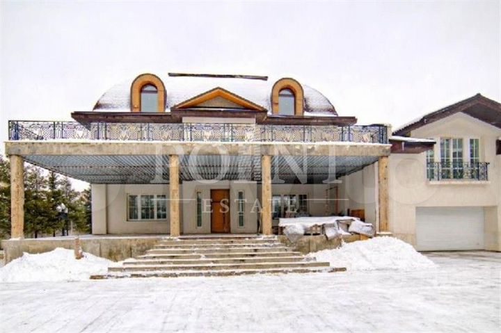 Дом 2100 м² на участке 24 сот.