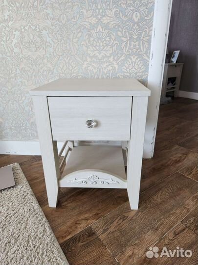 Тумба прикроватная