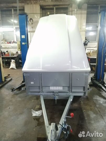 Прицеп Трейлер с пластиковой крышкой легкового