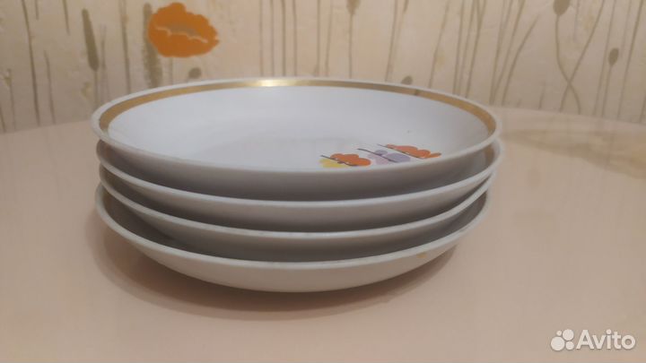 Тарелки,чайный набор,стаканы большие и малые