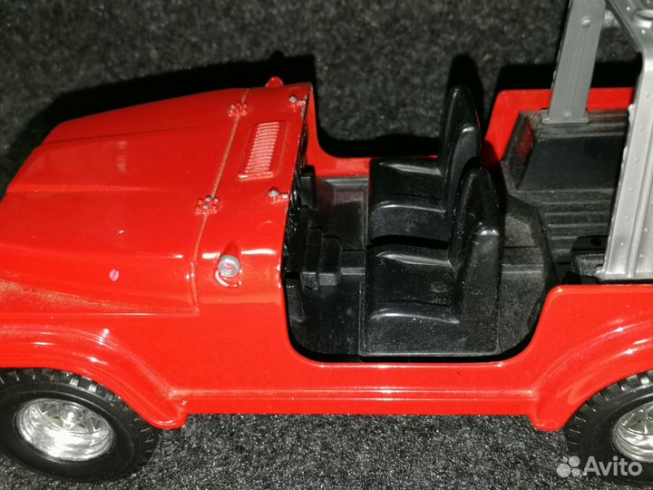 Модель 1\24 Bburago Jeep CJ-7